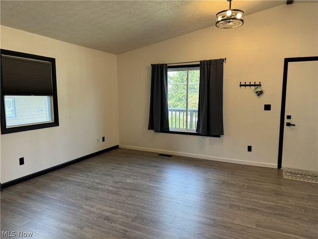 522 Grandview Avenue, Barberton, OH 44203