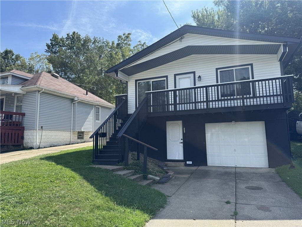 522 Grandview Avenue, Barberton, OH 44203