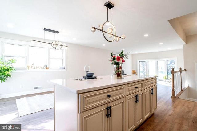 1009 EDGEMOOR RD, Cherry Hill, NJ 08034