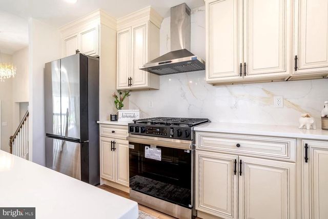 1009 EDGEMOOR RD, Cherry Hill, NJ 08034