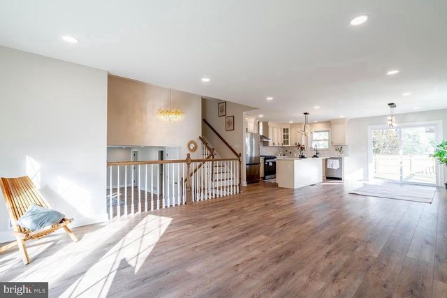 1009 EDGEMOOR RD, Cherry Hill, NJ 08034