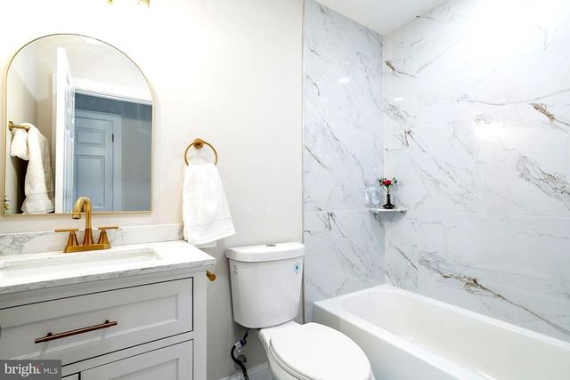 1009 EDGEMOOR RD, Cherry Hill, NJ 08034