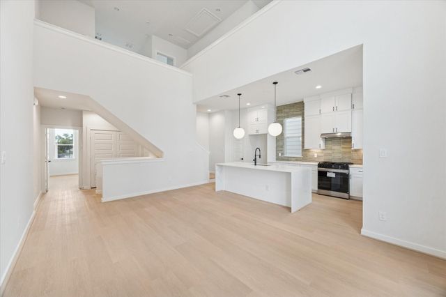 817 Thornton Road F, Houston, TX 77018