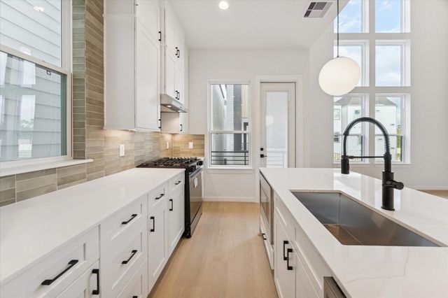 817 Thornton Road F, Houston, TX 77018