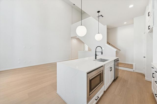 817 Thornton Road F, Houston, TX 77018