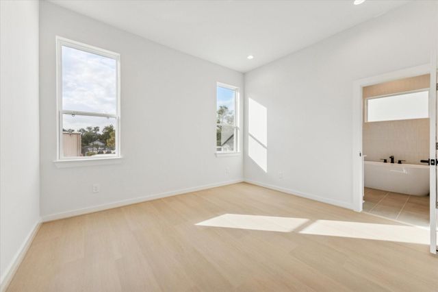 817 Thornton Road F, Houston, TX 77018