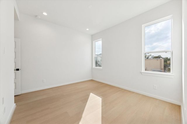 817 Thornton Road F, Houston, TX 77018