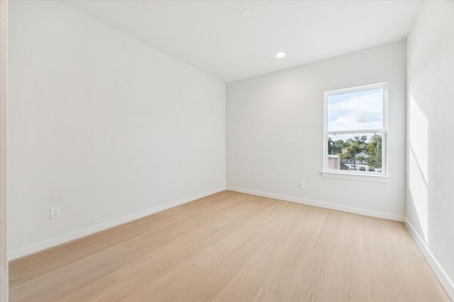 817 Thornton Road F, Houston, TX 77018