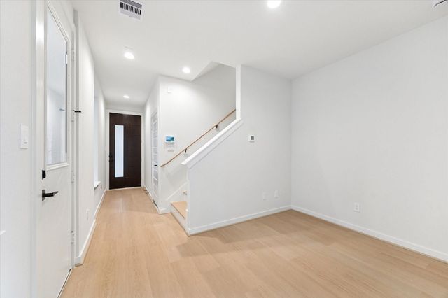 817 Thornton Road F, Houston, TX 77018