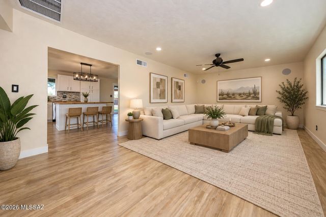 6760 W Ina Road, Tucson, AZ 85743