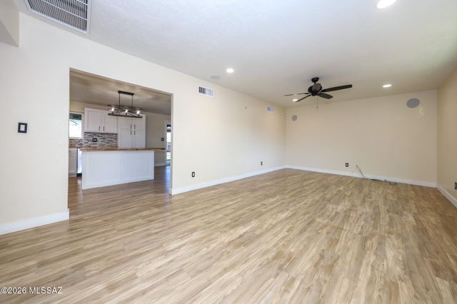 6760 W Ina Road, Tucson, AZ 85743