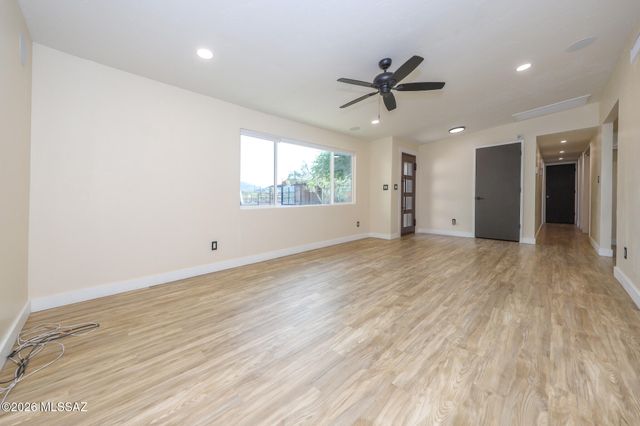 6760 W Ina Road, Tucson, AZ 85743