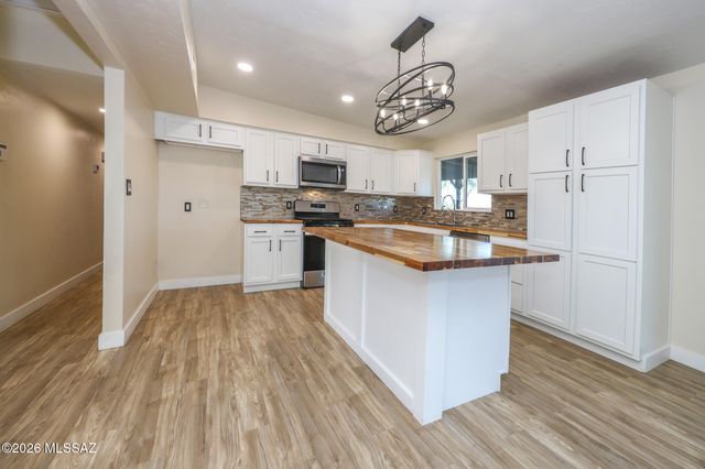 6760 W Ina Road, Tucson, AZ 85743