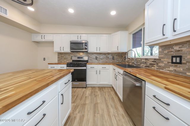 6760 W Ina Road, Tucson, AZ 85743