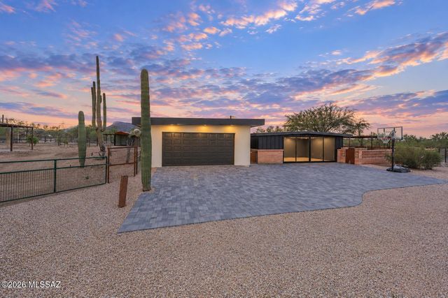 6760 W Ina Road, Tucson, AZ 85743