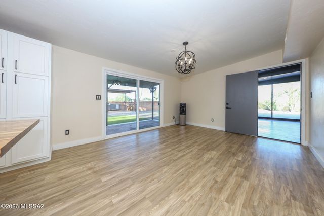 6760 W Ina Road, Tucson, AZ 85743
