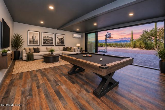6760 W Ina Road, Tucson, AZ 85743