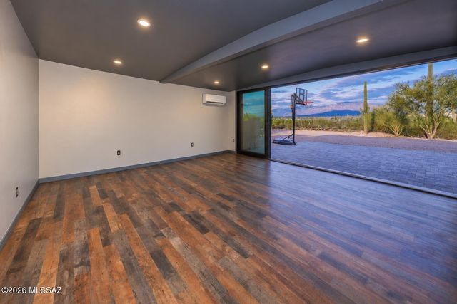 6760 W Ina Road, Tucson, AZ 85743