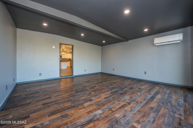 6760 W Ina Road, Tucson, AZ 85743