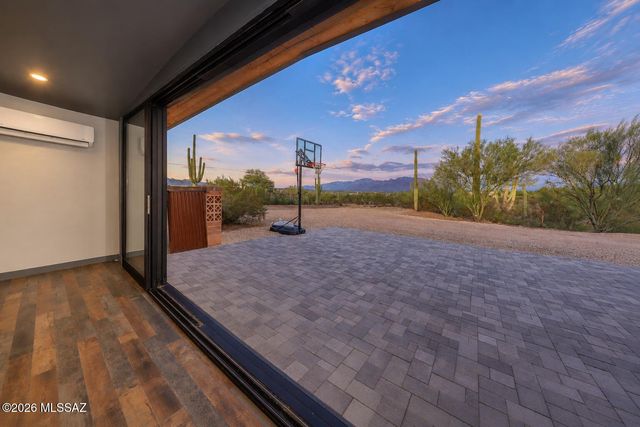 6760 W Ina Road, Tucson, AZ 85743