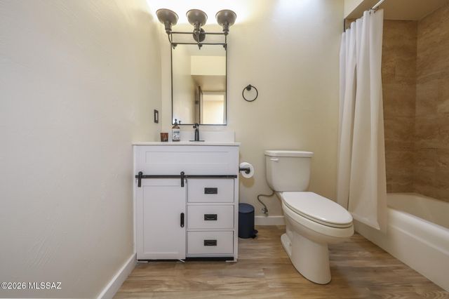 6760 W Ina Road, Tucson, AZ 85743