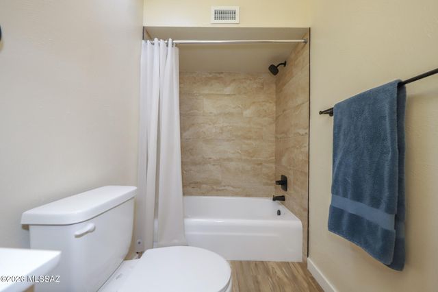 6760 W Ina Road, Tucson, AZ 85743