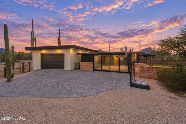 6760 W Ina Road, Tucson, AZ 85743