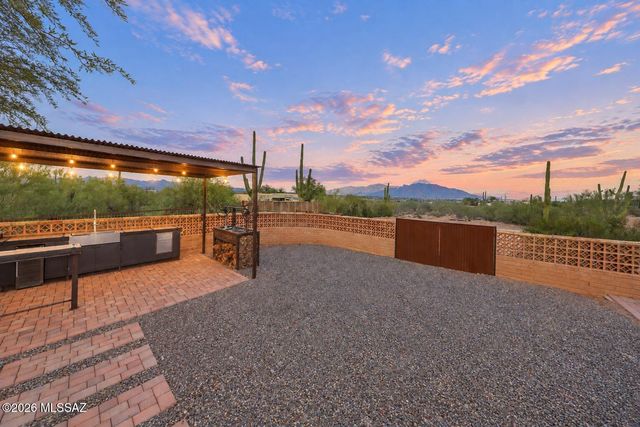 6760 W Ina Road, Tucson, AZ 85743