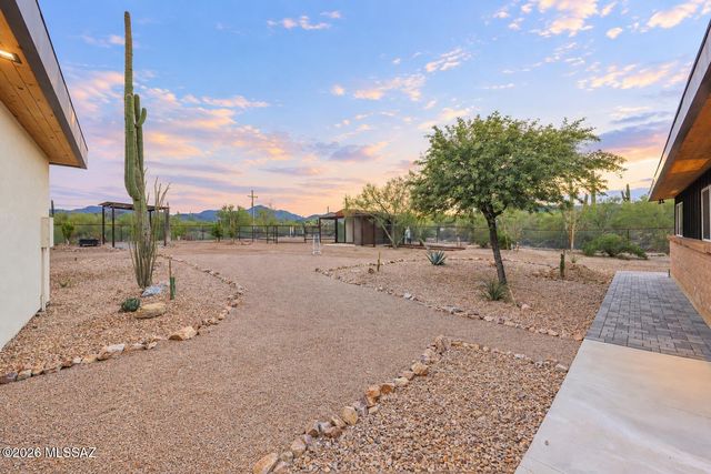 6760 W Ina Road, Tucson, AZ 85743