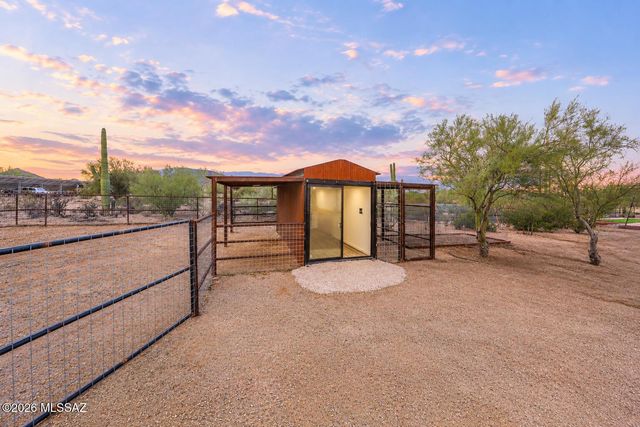 6760 W Ina Road, Tucson, AZ 85743