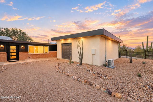 6760 W Ina Road, Tucson, AZ 85743