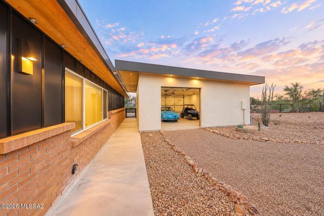6760 W Ina Road, Tucson, AZ 85743