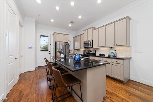 8726 Kempwood Drive, Houston, TX 77080