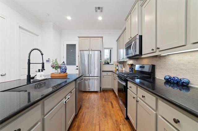 8726 Kempwood Drive, Houston, TX 77080