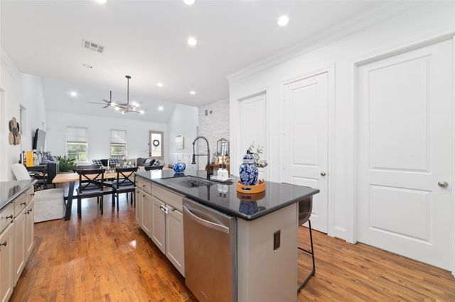 8726 Kempwood Drive, Houston, TX 77080