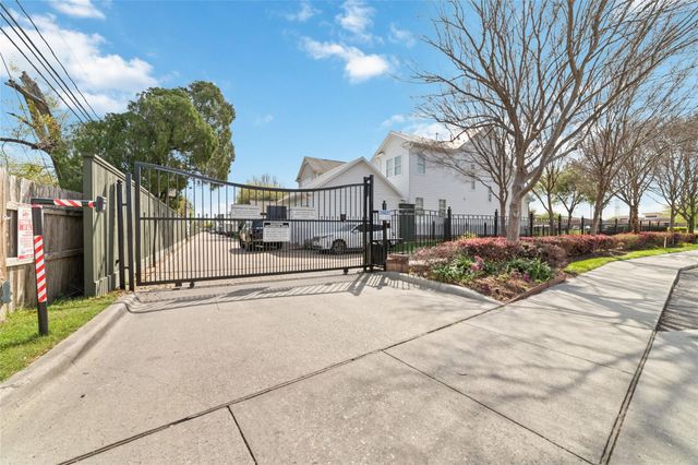 8726 Kempwood Drive, Houston, TX 77080