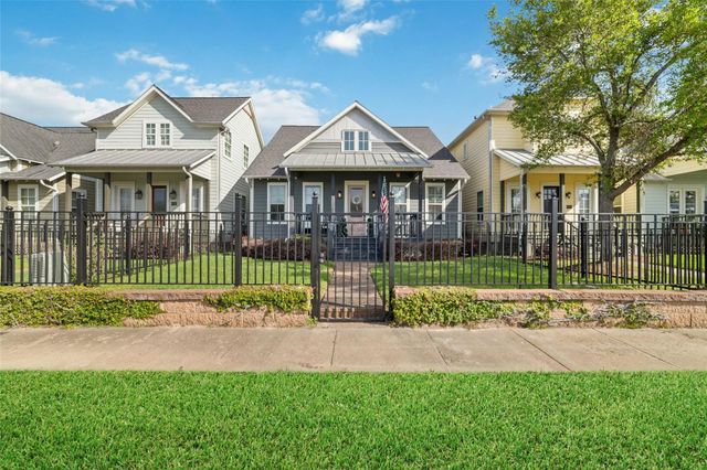 8726 Kempwood Drive, Houston, TX 77080