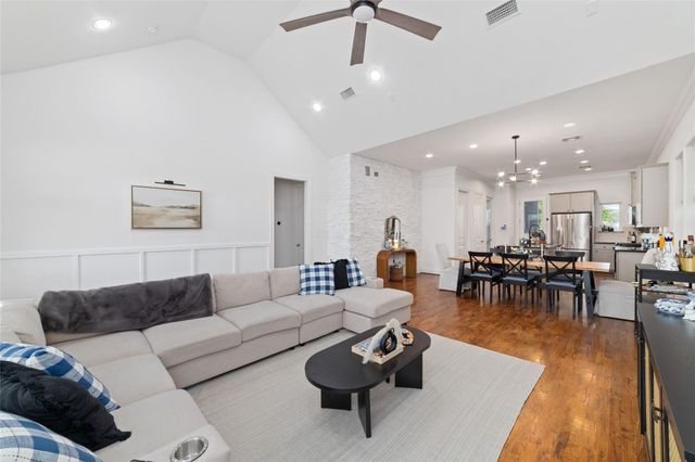 8726 Kempwood Drive, Houston, TX 77080