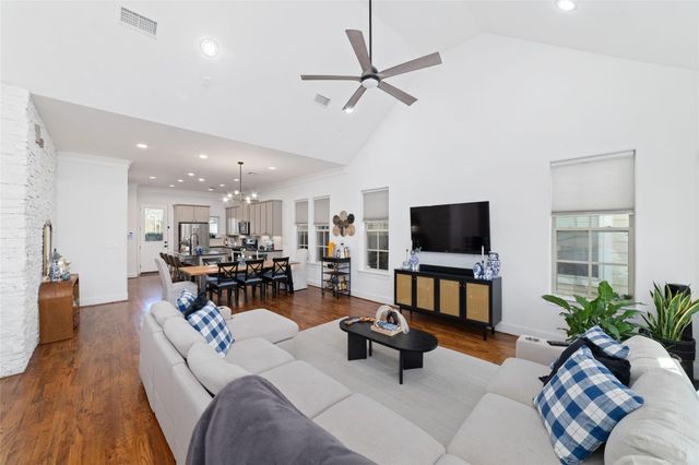 8726 Kempwood Drive, Houston, TX 77080