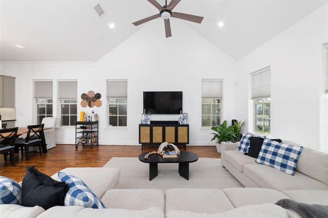 8726 Kempwood Drive, Houston, TX 77080