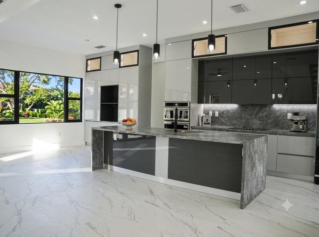 13044 DAVIE OAKS Drive, Davie, FL 33325
