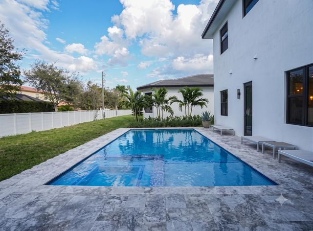 13044 DAVIE OAKS Drive, Davie, FL 33325