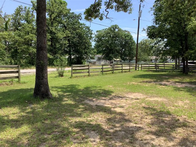 161 Oakdale Drive, Huntsville, TX 77320