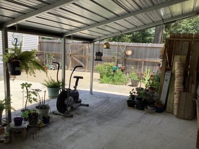 161 Oakdale Drive, Huntsville, TX 77320