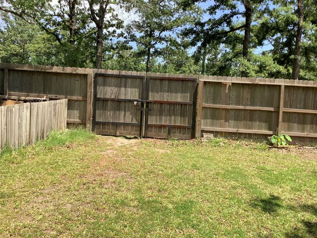 161 Oakdale Drive, Huntsville, TX 77320