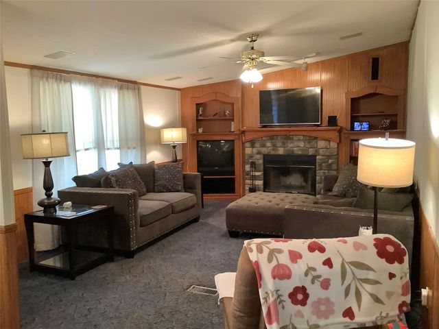 161 Oakdale Drive, Huntsville, TX 77320