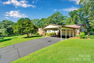 2326 Horseshoe Bend Road NE, Hickory, NC 28601