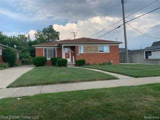 23020 Beverly Street, Oak Park, MI 48237