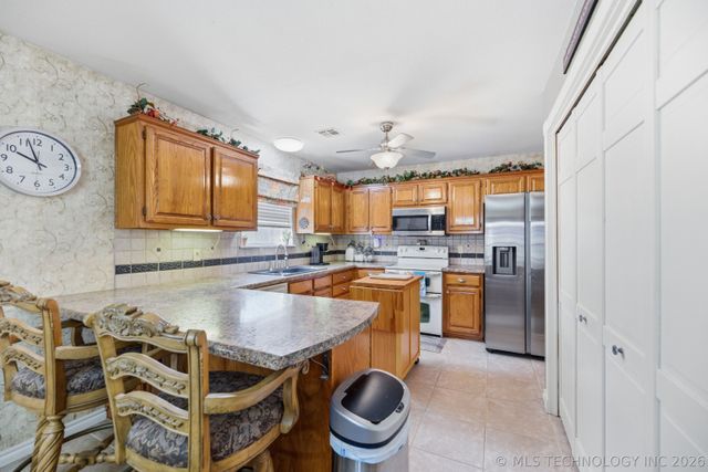 1085 E 138th Street, Glenpool, OK 74033