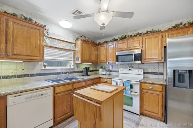 1085 E 138th Street, Glenpool, OK 74033